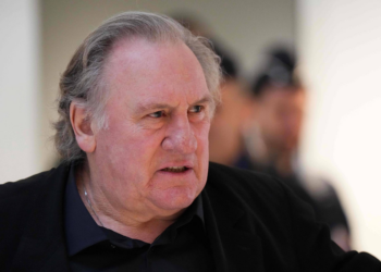 Gérard Depardieu sexualizou menor de idade em vídeo, conclui perícia judicial