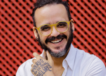 Ian Fraser cria universo baiano onde personagem se perde para se encontrar