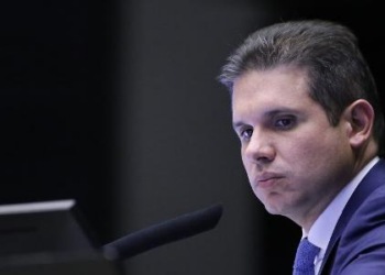 Reinaldo: Os absolutistas do Congresso se irritam com crítica da sociedade