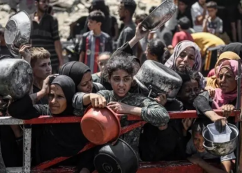 Israel anuncia retomada de envio aéreo de comida a Gaza e pausa humanitária para distribuição de ajuda por terra