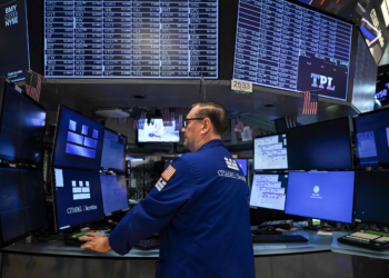 Ações sobem e euro ganha força após acordo entre EUA e União Europeia