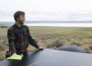 Pianista transporta Steinway de 1912 para concertos em paisagens selvagens