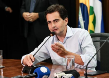 Garcia cobra atitude mais firme do Senado em relação ao STF: "Interfere na vida dos brasileiros"