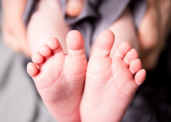 Mãe entrega filha de 5 meses para desconhecidos