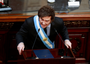 Milei anuncia que estrangeiros que fizerem 'investimentos relevantes' na Argentina poderão solicitar cidadania