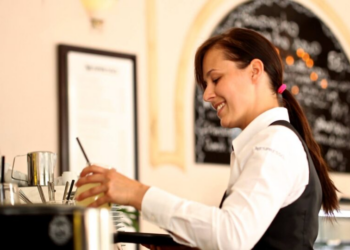 Gentileza: a maneira como você trata o garçom pode melhorar a sociedade