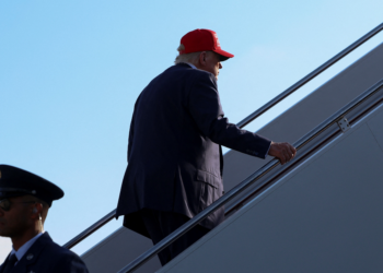 Trump visita 'Alcatraz dos jacarés', novo centro de detenção de imigrantes na Flórida