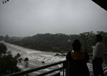 Alertas de enchentes a moradores do Texas foram enviados na madrugada