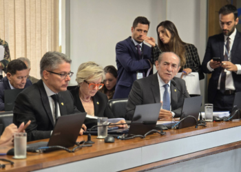 Senado adia novamente votação do Código Eleitoral e reabre discussão sobre voto impresso