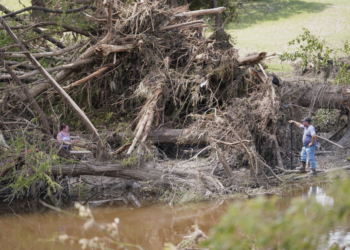 Sobe para 119 número de mortes por enchentes no Texas; 173 ainda estão desaparecidos, diz governador