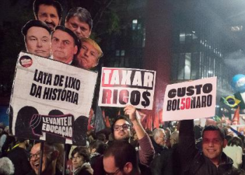 Trump faz esquerda vencer direita na disputa das ruas, com 15 mil vs 12 mil