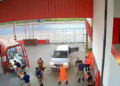 Vídeo mostra mãe e padrasto levando menina baleada a batalhão dos bombeiros