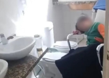 Menino autista de 4 anos é amarrado por professora em escola