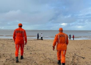 Pai e filho, turistas de SP morrem afogados em praia no sul da Bahia
