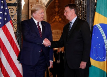 Trump volta a defender Bolsonaro e diz que pode falar com Lula, “mas não agora"