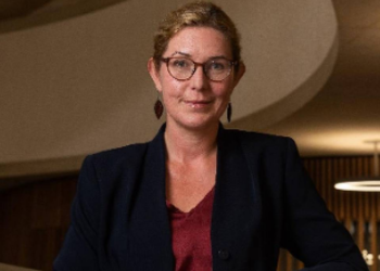 Setor público precisa recuperar o orgulho de servir, diz professora britânica