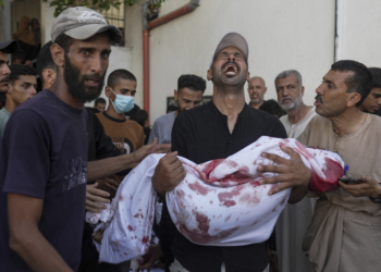 59 palestinos morrem em Gaza após ataques aéreos israelenses e disparos durante busca por ajuda