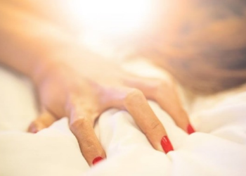 Mulher de 45 anos rompe aorta após orgasmo; entenda a condição