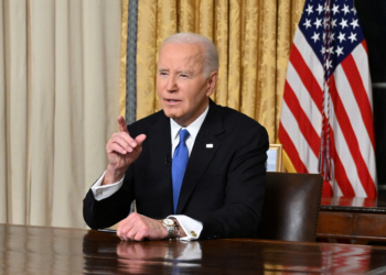 O que é a 'caneta automática', que Biden admitiu ter usado após acusações de Trump