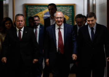 Governo Lula cita indignação em carta aos EUA e diz estar pronto para negociar solução 'mutuamente aceitável'