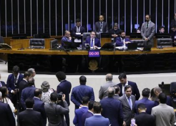 Congresso e governo fazem preliminar de luta marcada para o 2º semestre