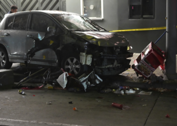 Motorista que atropelou 30 pessoas em Los Angeles foi baleado e agredido por populares, diz polícia