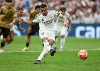 Fifa estuda acabar com rebote após cobrança de pênalti, diz jornal