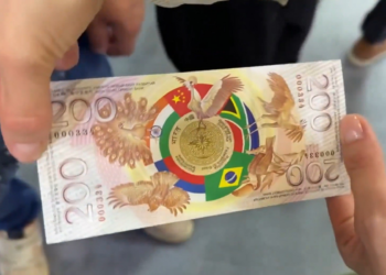 É #FAKE que vídeo mostre nota oficial dos Brics; trata-se de cédula simbólica