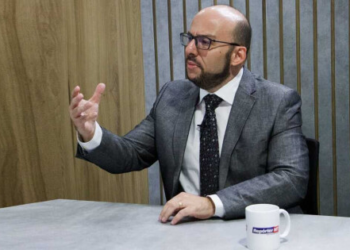 Mahon diz que decisão é  excesso e censura prévia; "Nem assassinos foram proibidos de dar entrevista"