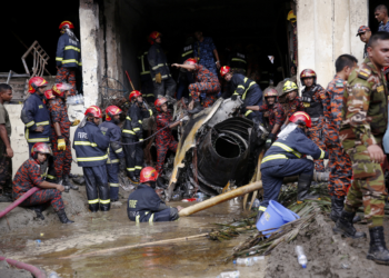 É #FAKE que foto mostre avião militar que caiu em Bangladesh; imagem foi produzida com inteligência artificial