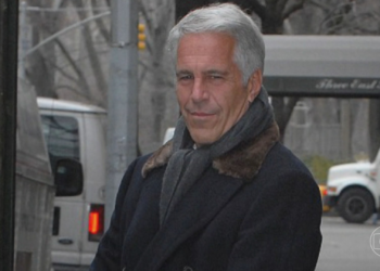 Trump foi avisado pelo próprio governo que seu nome aparece em arquivos de Jeffrey Epstein, diz jornal