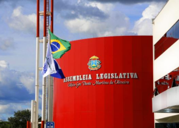 Três deputados saem de licença e Beto vira líder do governo