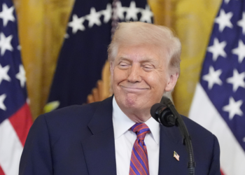 Trump revela pacote de medidas para acelerar IA americana sem 'viés ideológico'