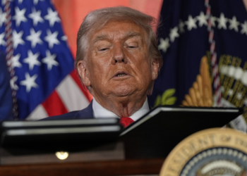 Justiça dos EUA volta a suspender ordem de Trump que limita cidadania por nascimento