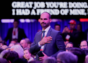 Câmara descarta cassar Eduardo Bolsonaro por faltas em 2025 e discussão se arrastará por ano eleitoral