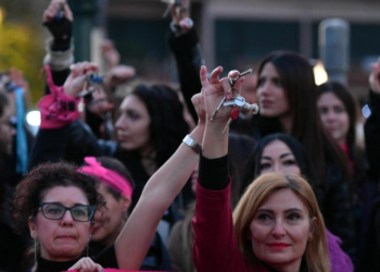 Conheça as feministas que compraram briga contra a causa trans 