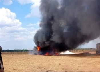 Carreta pega fogo e motorista morre carbonizado em Itanhangá
