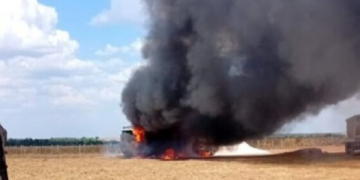 Carreta pega fogo e motorista morre carbonizado em Itanhangá