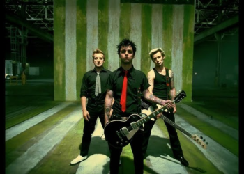 'Trump não está apto para liderar o país, ele é um completo idiota', diz cantor do Green Day