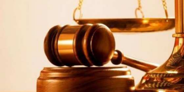 Mulher é condenada a 16 anos de cadeia por matar marido