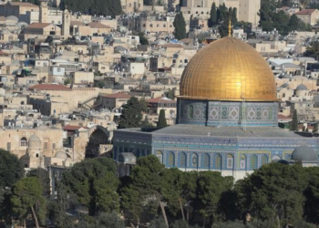 Ministro de extrema direita de Israel gera crise após rezar em templo muçulmano