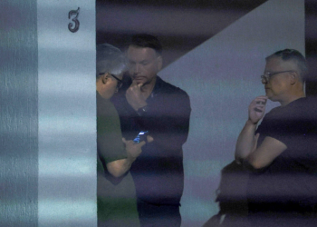 Ações de filhos de Bolsonaro e Nikolas motivam ordem de Moraes sobre prisão domiciliar; entenda