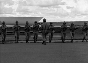 Quando os EUA enviaram até porta-aviões para interferir na política brasileira