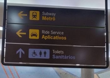 Novas placas em Congonhas indicam estação de metrô que só deve ficar pronta em 1 ano