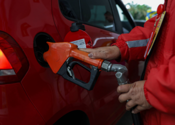 Gigantes dos combustíveis abrem nova rodada em disputa com dono da Refit