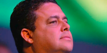 Quem é o ex-presidente da OAB que pediu “bala na nuca” para Bolsonaro