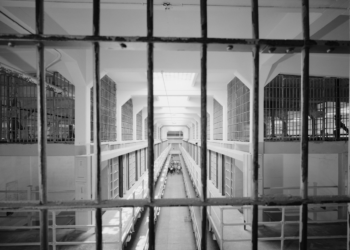 Fuga de Alcatraz: como presos usaram papel higiênico e bote feito de capas de chuva para escapar da prisão mais temida dos EUA; INFOGRÁFICO