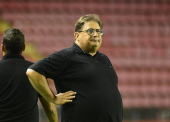 Cuiabá demite técnico Guto Ferreira