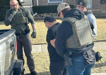 Número de imigrantes presos nos EUA bate recorde, diz jornal