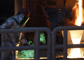 Equipes avançam no resgate de mineiros presos na maior mina de cobre do mundo após tremor